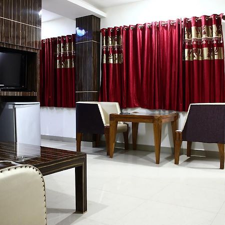 Hotel Maharaja Катра Стая снимка