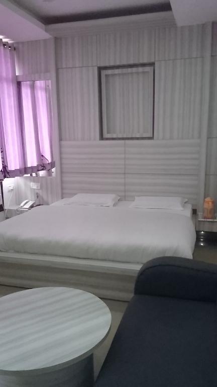 Hotel Maharaja Катра Екстериор снимка