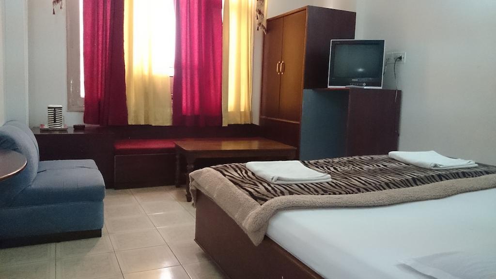 Hotel Maharaja Катра Стая снимка