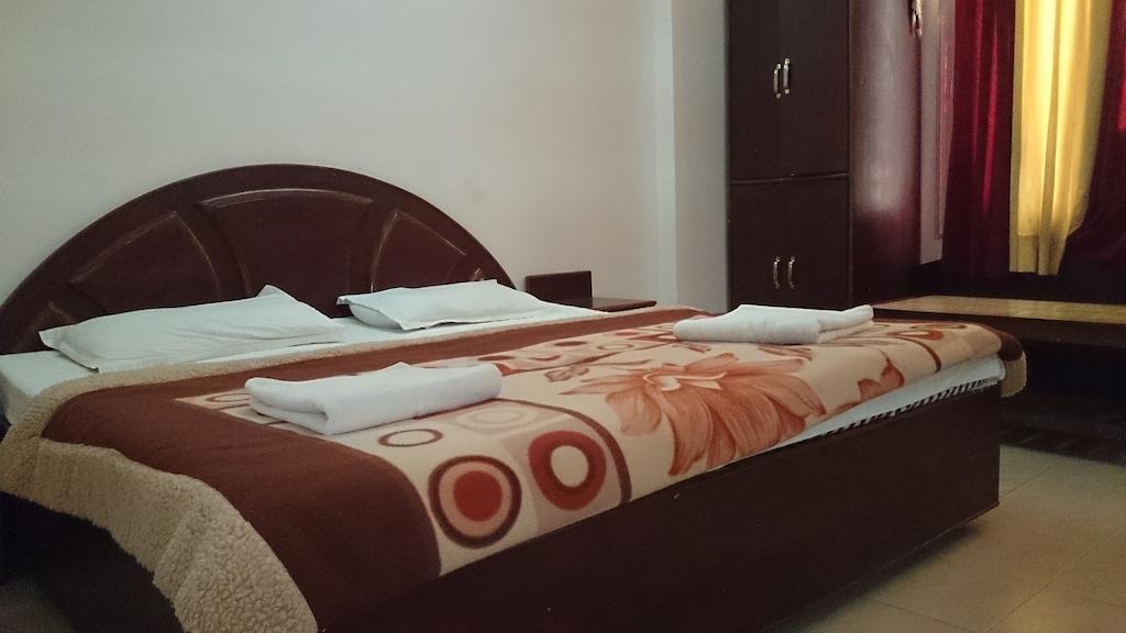 Hotel Maharaja Катра Стая снимка