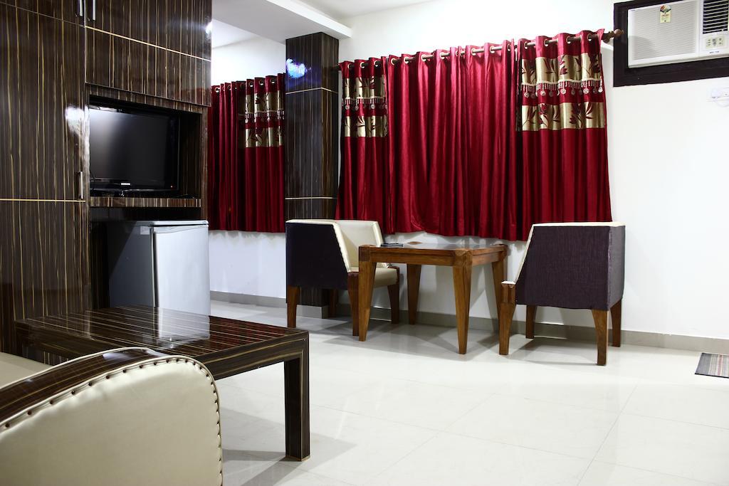 Hotel Maharaja Катра Стая снимка
