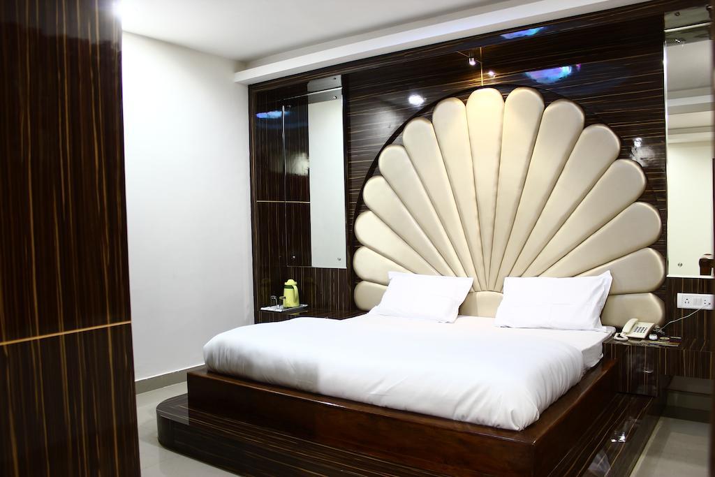 Hotel Maharaja Катра Стая снимка