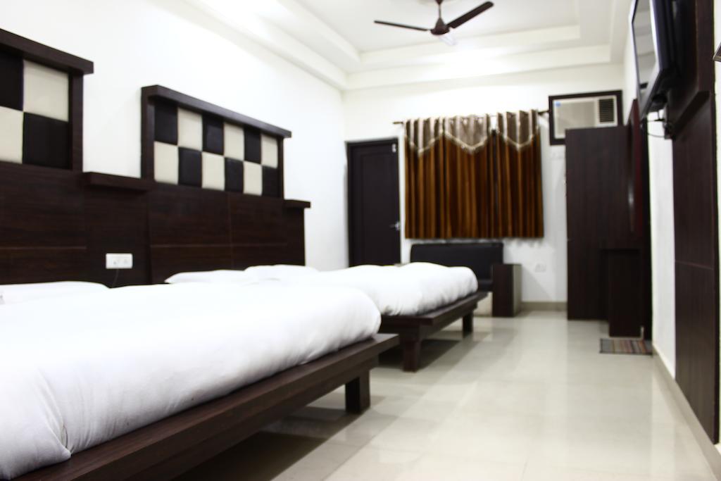 Hotel Maharaja Катра Стая снимка